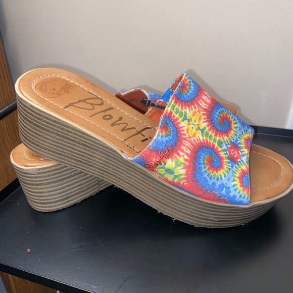 Blowfish Tie Die Slides Size 8 - Picture 1 of 7
